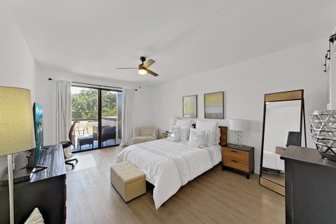 Condo in Belleair, Florida, 2 bedrooms  № 2236766 - photo 24