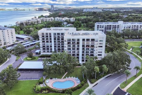 Condo in Belleair, Florida, 2 bedrooms  № 2236766 - photo 2