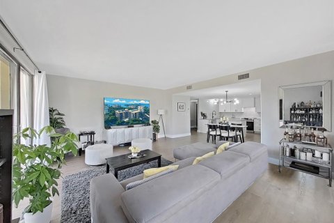 Condo in Belleair, Florida, 2 bedrooms  № 2236766 - photo 14