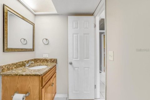 Condo in Tampa, Florida, 2 bedrooms № 2239490 - photo 11