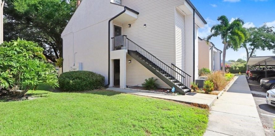 Condo in Tampa, Florida, 2 bedrooms № 2239490