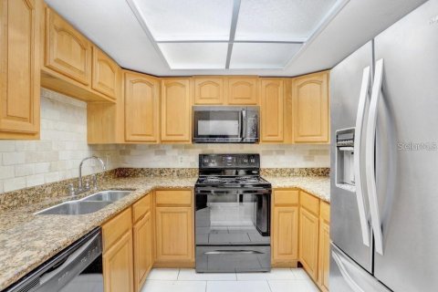 Condo in Tampa, Florida, 2 bedrooms № 2239490 - photo 8