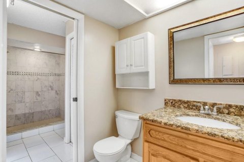 Condo in Tampa, Florida, 2 bedrooms № 2239490 - photo 10