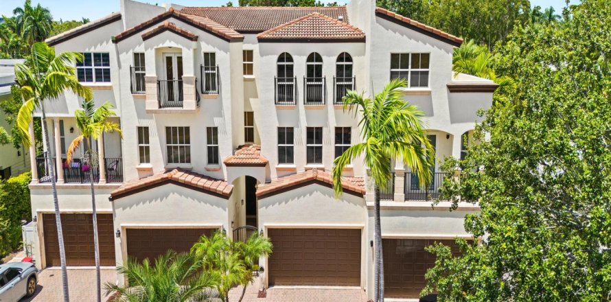 Townhouse in Fort Lauderdale, Florida 4 bedrooms, 299.15 sq.m. № 2315446