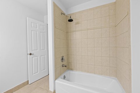 Townhouse in Fort Lauderdale, Florida 4 bedrooms, 299.15 sq.m. № 2315446 - photo 29