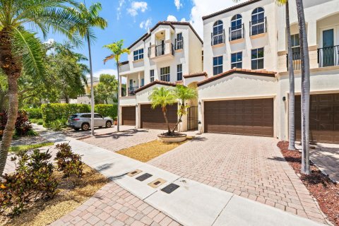 Townhouse in Fort Lauderdale, Florida 4 bedrooms, 299.15 sq.m. № 2315446 - photo 4