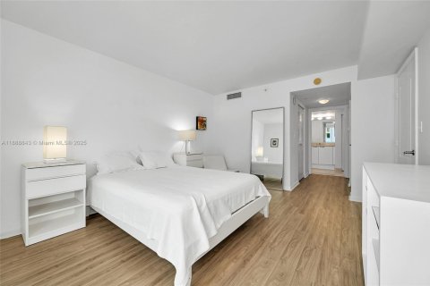 Condo in Miami, Florida, 1 bedroom № 2021565 - photo 22