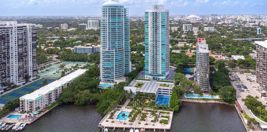 Condo in Miami, Florida, 1 bedroom № 2021565