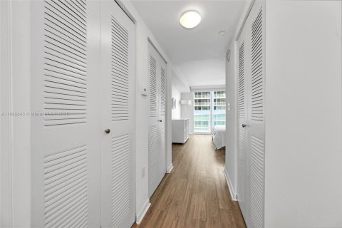 Condo in Miami, Florida, 1 bedroom № 2021565 - photo 18