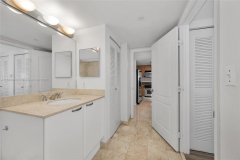 Condo in Miami, Florida, 1 bedroom № 2021565 - photo 15