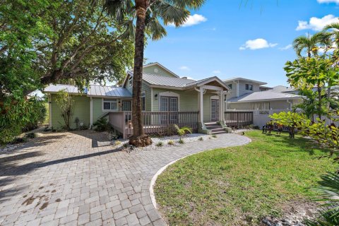 House in Lantana, Florida 3 bedrooms, 222.59 sq.m. № 2170044 - photo 13