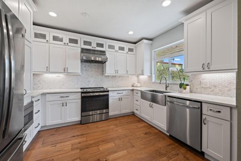 House in Lantana, Florida 3 bedrooms, 222.59 sq.m. № 2170044 - photo 5