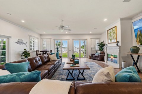 House in Lantana, Florida 3 bedrooms, 222.59 sq.m. № 2170044 - photo 23