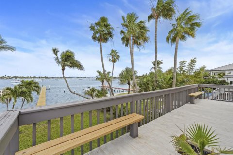 House in Lantana, Florida 3 bedrooms, 222.59 sq.m. № 2170044 - photo 11