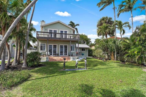 House in Lantana, Florida 3 bedrooms, 222.59 sq.m. № 2170044 - photo 9