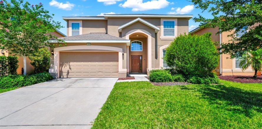 House in Davenport, Florida 5 bedrooms, 292.64 sq.m. № 1744695