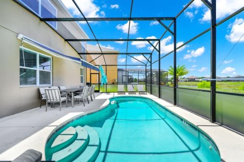 House in Davenport, Florida 5 bedrooms, 292.64 sq.m. № 1744695 - photo 6