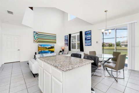 House in Davenport, Florida 5 bedrooms, 292.64 sq.m. № 1744695 - photo 24