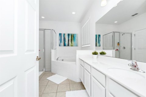House in Davenport, Florida 5 bedrooms, 292.64 sq.m. № 1744695 - photo 30