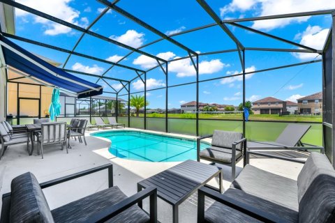 House in Davenport, Florida 5 bedrooms, 292.64 sq.m. № 1744695 - photo 4