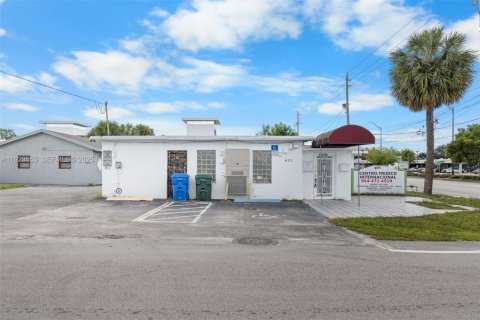 Купить коммерческую недвижимость в Окленд-Парк, Флорида № 1982401 - фото 2