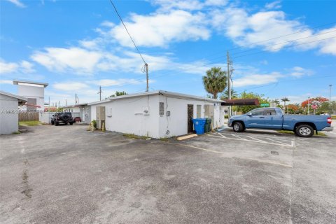 Купить коммерческую недвижимость в Окленд-Парк, Флорида № 1982401 - фото 29