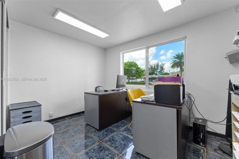 Купить коммерческую недвижимость в Окленд-Парк, Флорида № 1982401 - фото 7