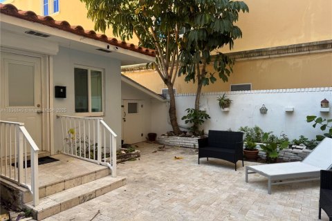 Immobilier commercial à louer à Hollywood, Floride: 27.87 m2 № 1825614 - photo 2