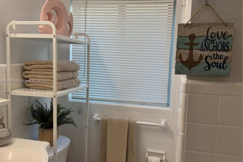 Immobilier commercial à louer à Hollywood, Floride: 27.87 m2 № 1825614 - photo 16