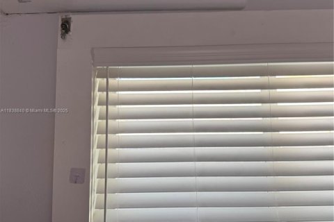 Immobilier commercial à louer à Hollywood, Floride: 27.87 m2 № 1825614 - photo 24