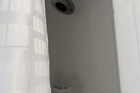 Immobilier commercial à louer à Hollywood, Floride: 27.87 m2 № 1825614 - photo 12