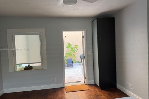 Immobilier commercial à louer à Hollywood, Floride: 27.87 m2 № 1825614 - photo 5