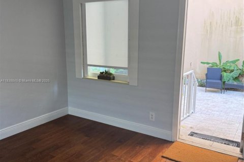 Immobilier commercial à louer à Hollywood, Floride: 27.87 m2 № 1825614 - photo 29