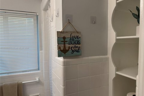 Immobilier commercial à louer à Hollywood, Floride: 27.87 m2 № 1825614 - photo 18