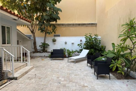 Immobilier commercial à louer à Hollywood, Floride: 27.87 m2 № 1825614 - photo 13