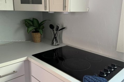 Immobilier commercial à louer à Hollywood, Floride: 27.87 m2 № 1825614 - photo 22