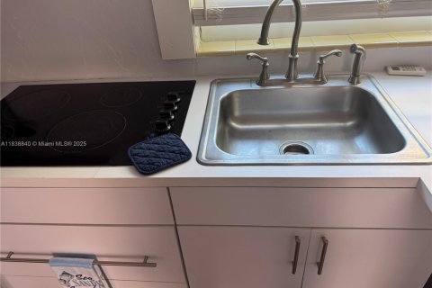 Immobilier commercial à louer à Hollywood, Floride: 27.87 m2 № 1825614 - photo 23