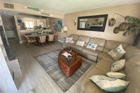 Condominio en alquiler en New Smyrna Beach, Florida, 2 dormitorios, 73.21 m2 № 931194 - foto 8