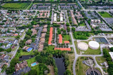 Propiedad comercial en venta en Davie, Florida № 1715107 - foto 4