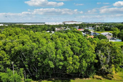 House in Port St. Lucie, Florida № 2003071 - photo 12
