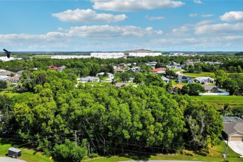 House in Port St. Lucie, Florida № 2003071 - photo 10