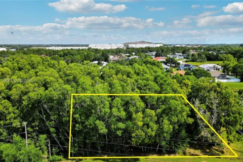 House in Port St. Lucie, Florida № 2003071 - photo 11