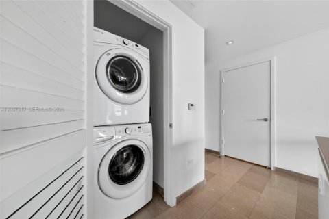 Купить кондоминиум в Майами, Флорида 1 спальня, 75.25м2, № 2089431 - фото 17