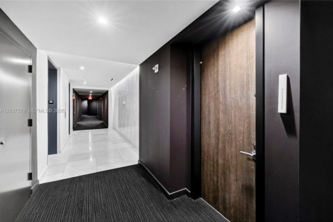 Купить кондоминиум в Майами, Флорида 1 спальня, 75.25м2, № 2089431 - фото 19