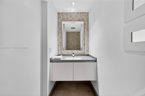 Купить кондоминиум в Майами, Флорида 1 спальня, 75.25м2, № 2089431 - фото 18