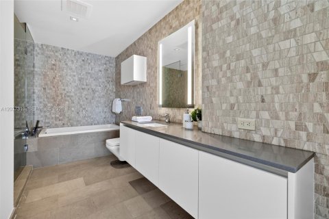 Купить кондоминиум в Майами, Флорида 1 спальня, 75.25м2, № 2089431 - фото 14