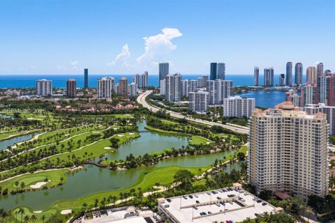 Condominio en alquiler en Aventura, Florida, 2 dormitorios, 109.16 m2 № 1991863 - foto 1