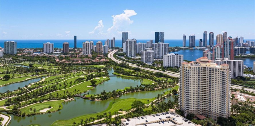 Condominio en Aventura, Florida, 2 dormitorios  № 1991863