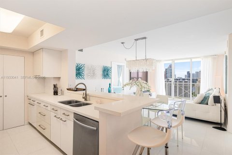 Condominio en alquiler en Aventura, Florida, 2 dormitorios, 109.16 m2 № 1991863 - foto 4