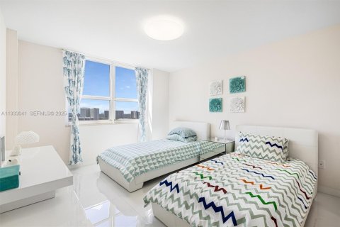 Condominio en alquiler en Aventura, Florida, 2 dormitorios, 109.16 m2 № 1991863 - foto 17